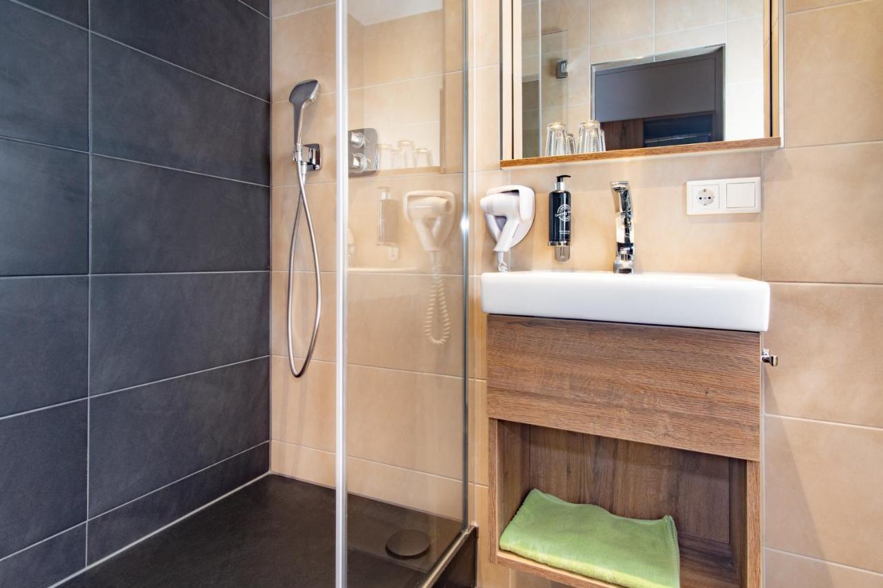 Hotel Wettiner Hof Риза Экстерьер фото