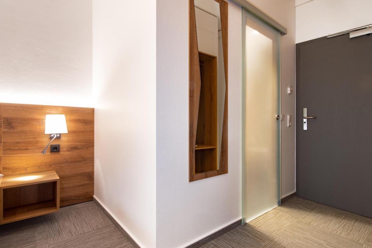 Hotel Wettiner Hof Риза Экстерьер фото