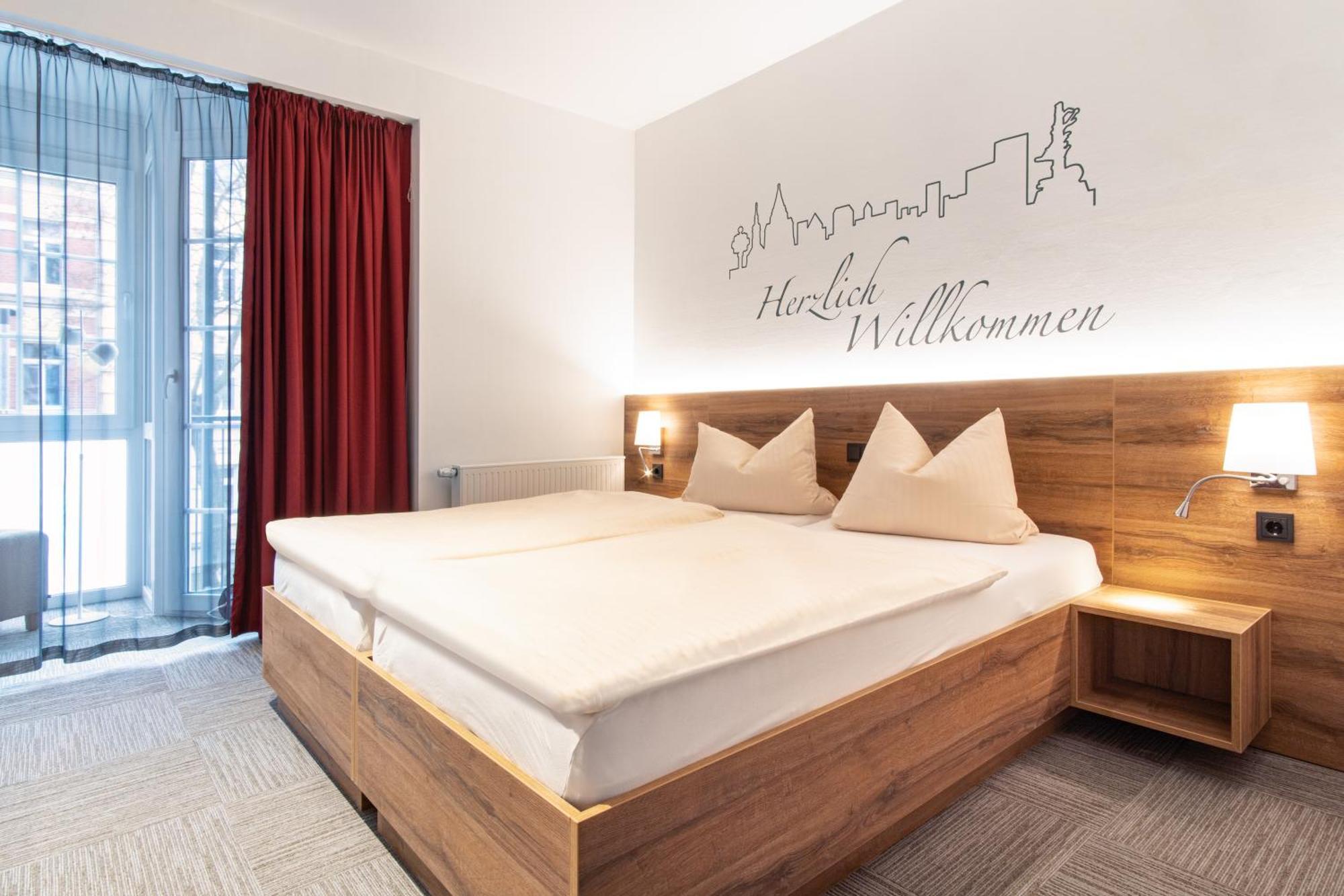 Hotel Wettiner Hof Риза Экстерьер фото